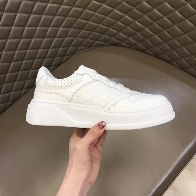 P380 new men's shoes GUCCI [Lightning] latest shoes are shipped. Original quality, fashionable, made of special materials, sheepskin lining, brand new packaging. The foot feels super comfortable and the workmanship is impeccable. Size: 38-45